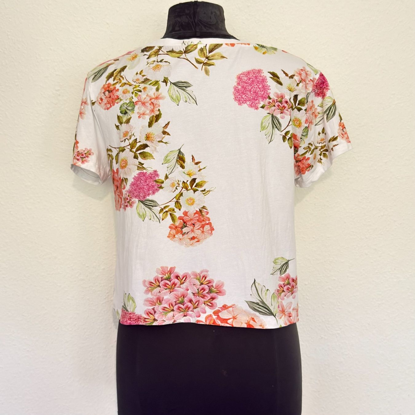 C&A T-shirt: T-shirt crop floral Clockhouse "Simplicity" – Usato da Thônex venduto da Suisse.Shopping 4