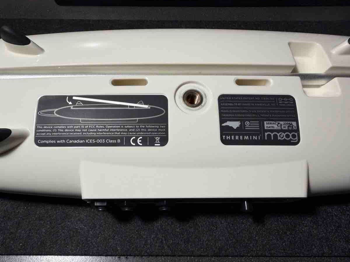 Moog Strumenti musicali: Theremin Moog Theremini – Nuovo (secondo la descrizione) da fey venduto da Caductilometre 1