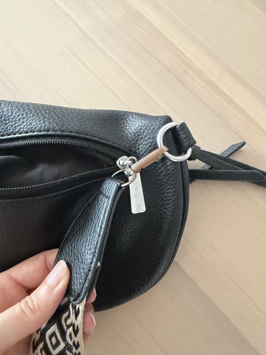 Borse da donna: Praktische Bauchtasche schwarz – Usato da Winterthur venduto da saram26 6