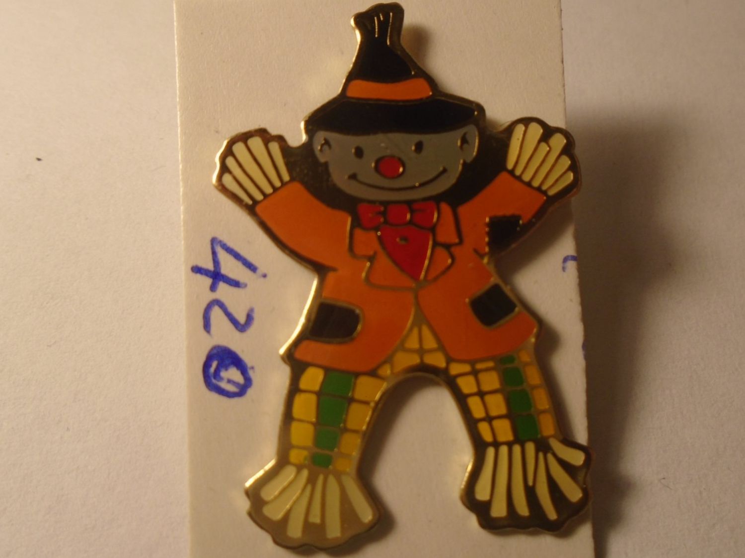 Plaquettes & Badges: 1 Lustiger Vogelscheuchen Pin (420) – D'occasion à Winterthur par Beli2000
