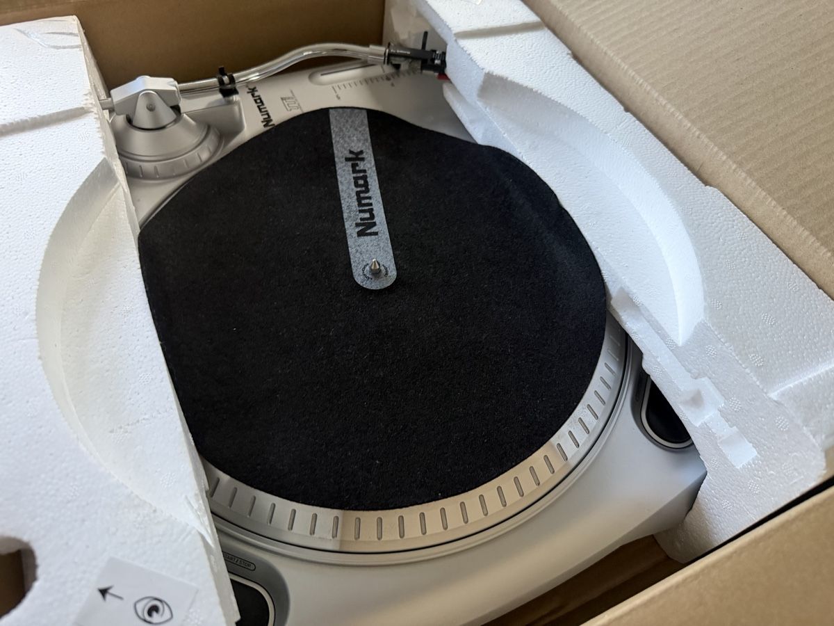 Numark Plattenspieler: Numark TTUSB Turntable mit USB Audio Interface weiss – Neu (gemäss Beschreibung) aus Wallisellen von ZurichBern