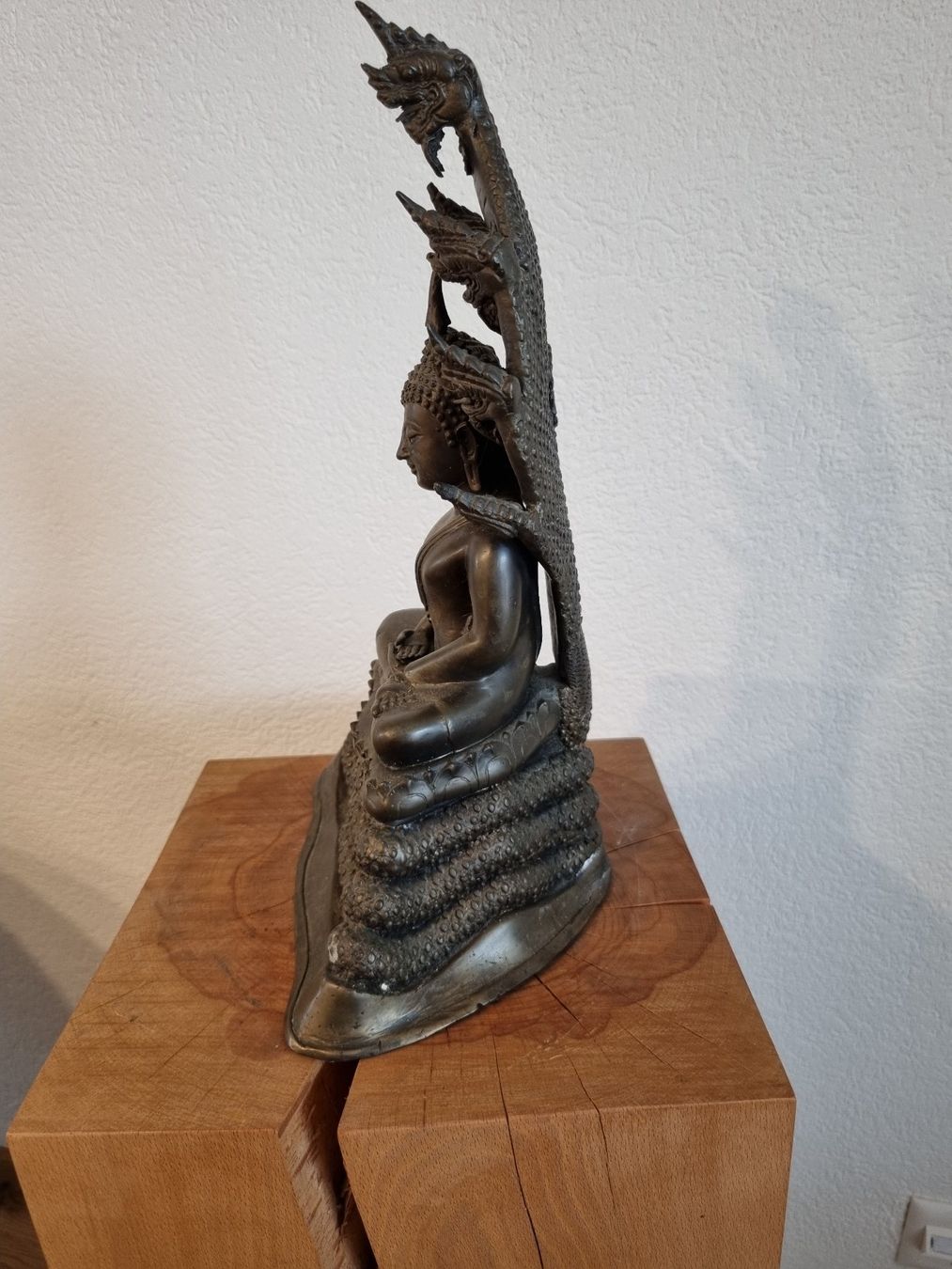 Skulpturen & Statuen: Buddha sitzend auf Sockel aus Metall – Neu (gemäss Beschreibung) aus Liestal von Spider_124 1
