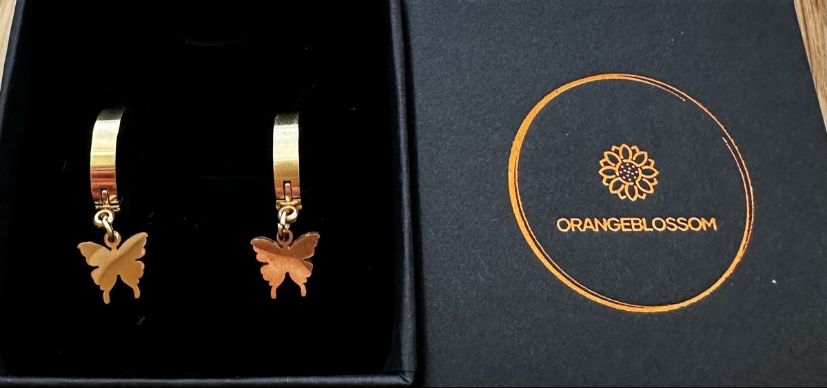 Orecchini pendenti & Orecchini a lobo: Neue goldfarbene Ohrringe mit Schmetterling – Nuovo e nell'imballaggio originale da Döttingen venduto da Orangeroad 1