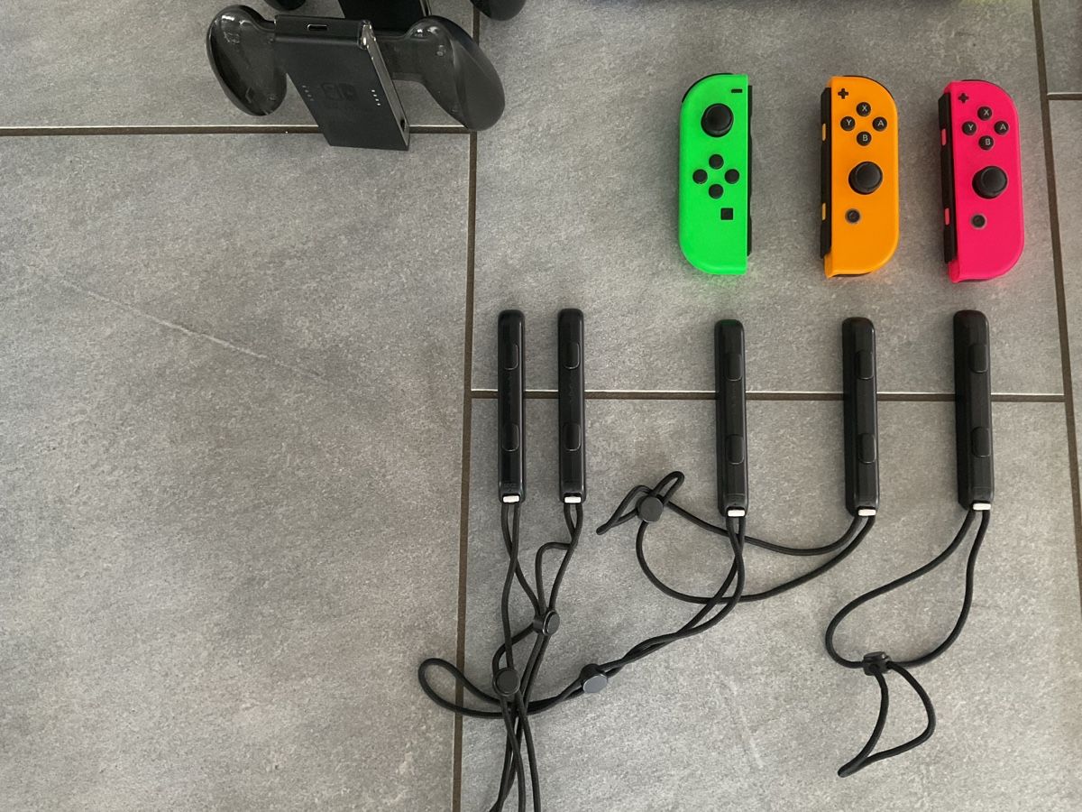 Nintendo Console: Nintendo Switch 1 inklusive Spielen – Usato da Henau venduto da Sheira74 3