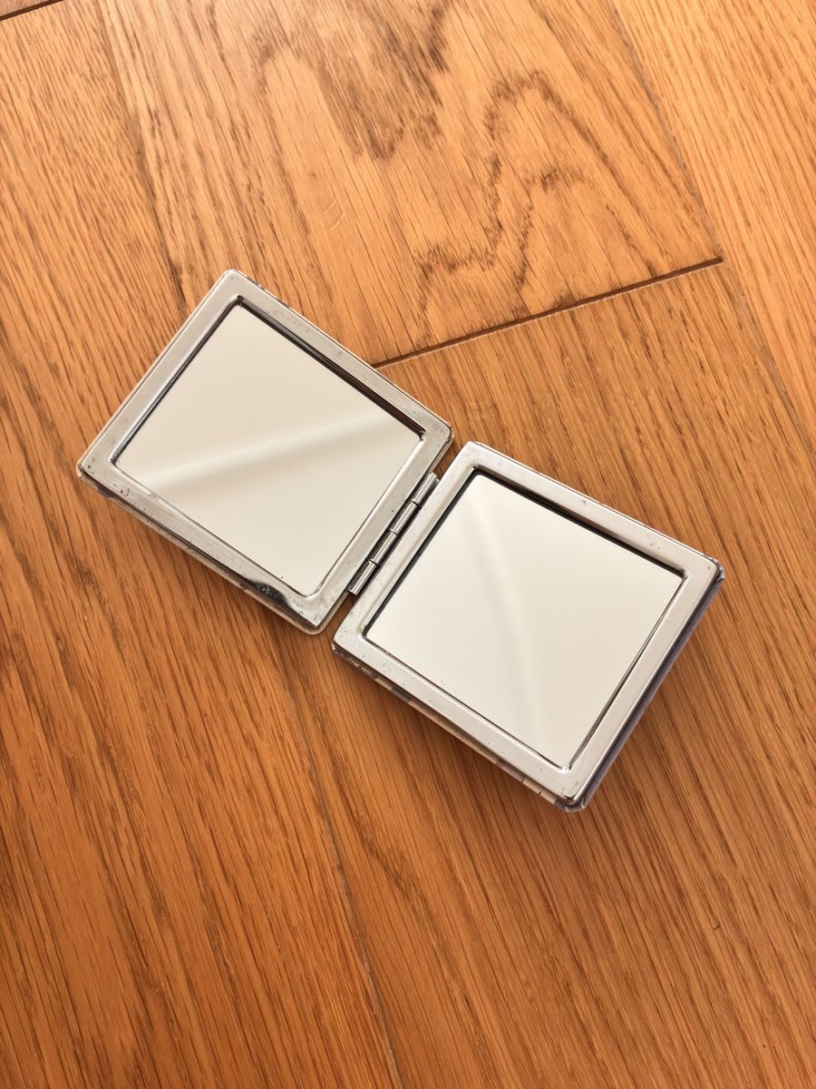 Toutes les décorations: Compact mirror Eiffel Tower design new condition – D'occasion à Untersiggenthal par mic_ksv9