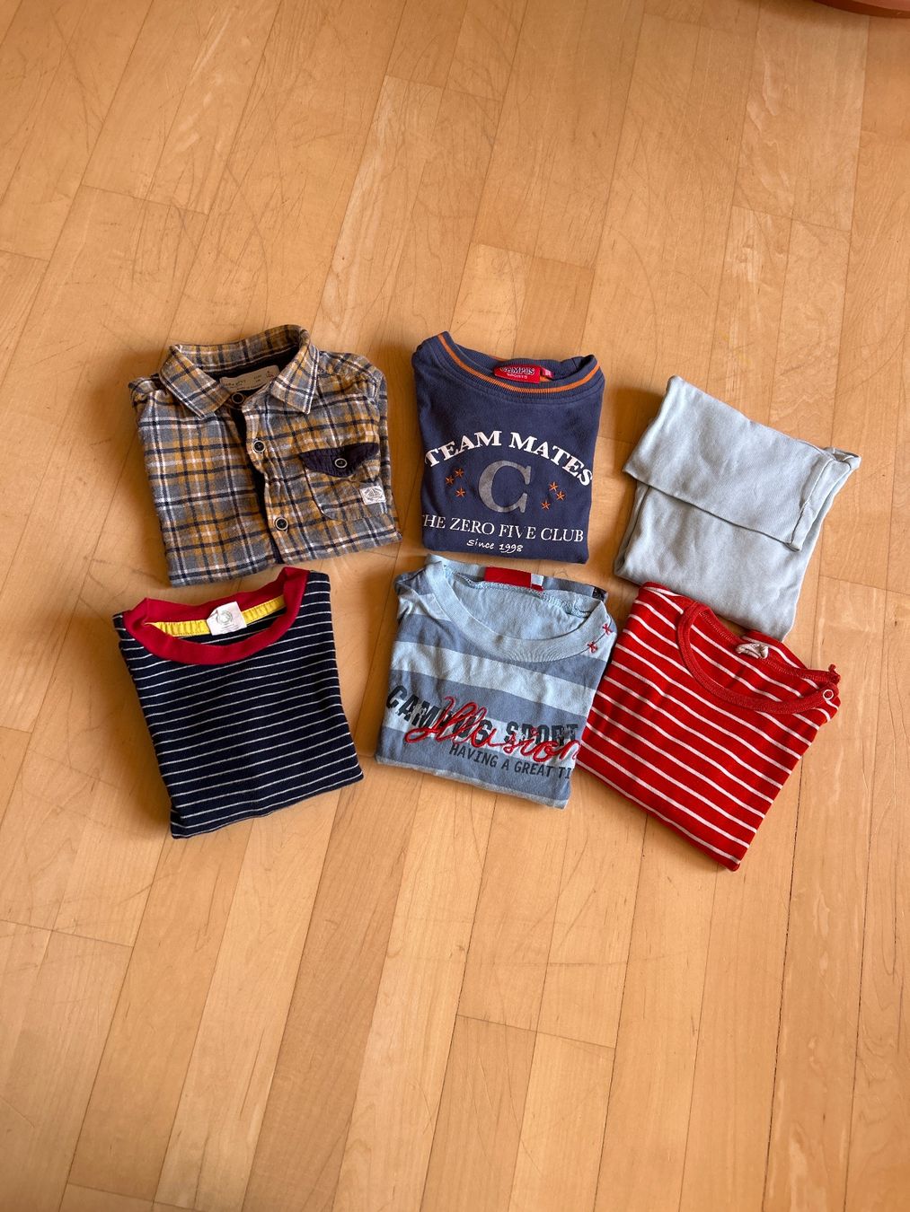 Lotti & Set di vestiti: Winter Kleiderpaket, 6 teilig, Grösse 104 – Usato da Hindelbank venduto da Kaktus130