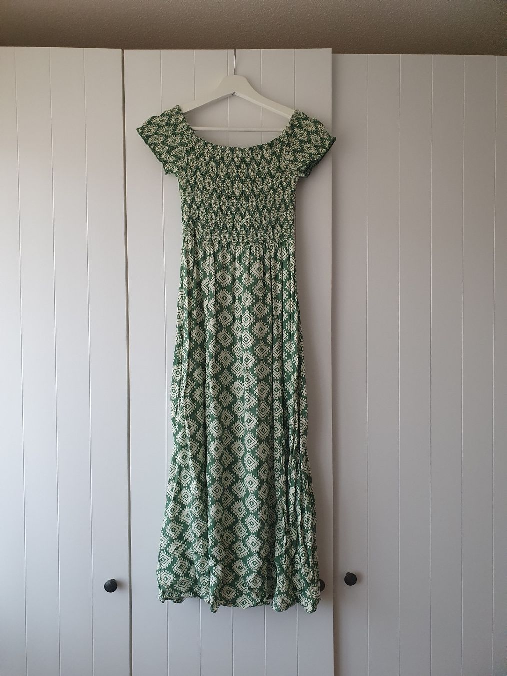 Robes: Grünes Maxikleid mit Muster S/36 – Neuf (Voir description) à Wetzikon ZH par FundusFuchs 1