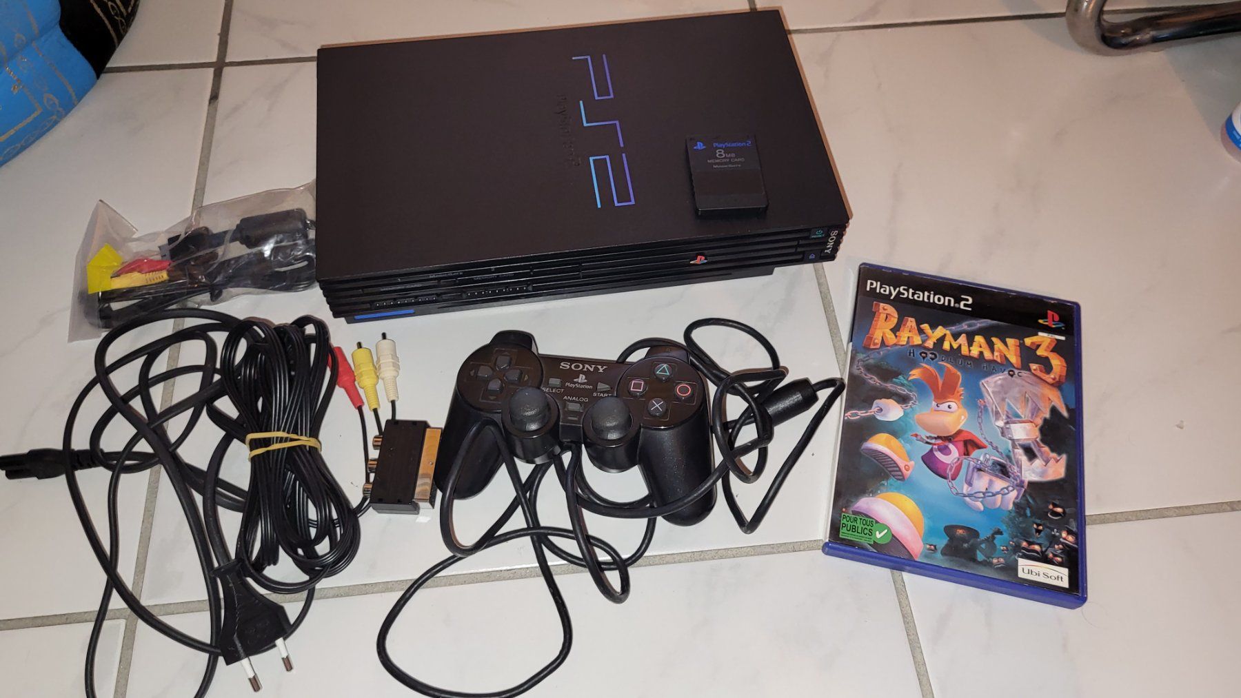 Sony Console: PlayStation 2 avec manettes + Rayman 3 – Usato da St-Imier venduto da ste_88b5