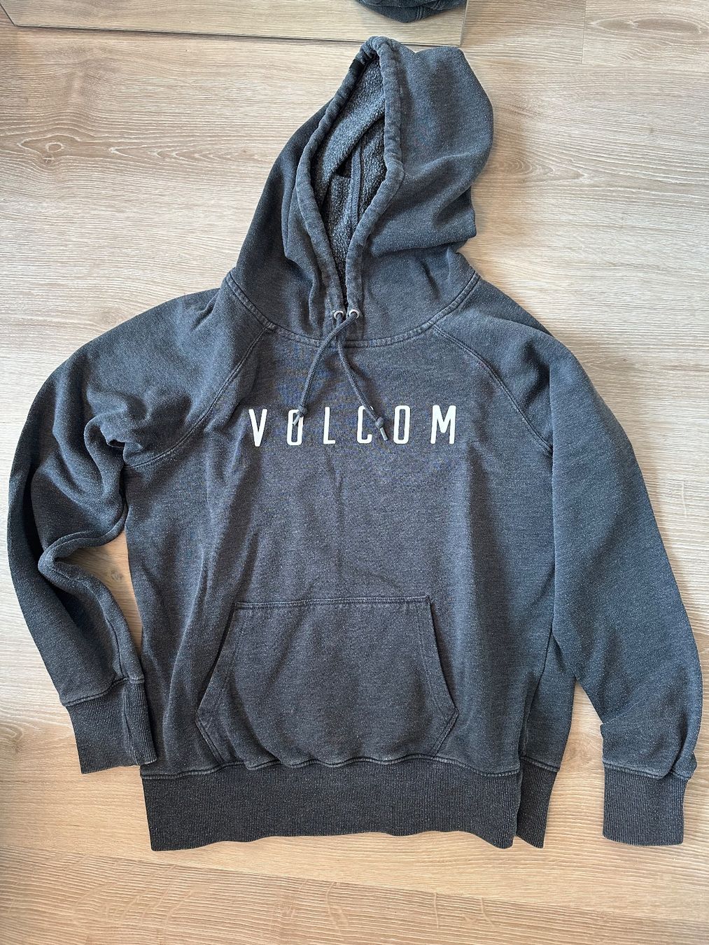 Maglioni & Felpe: Volcom Hoodie – Usato da Zuoz venduto da nina.ma