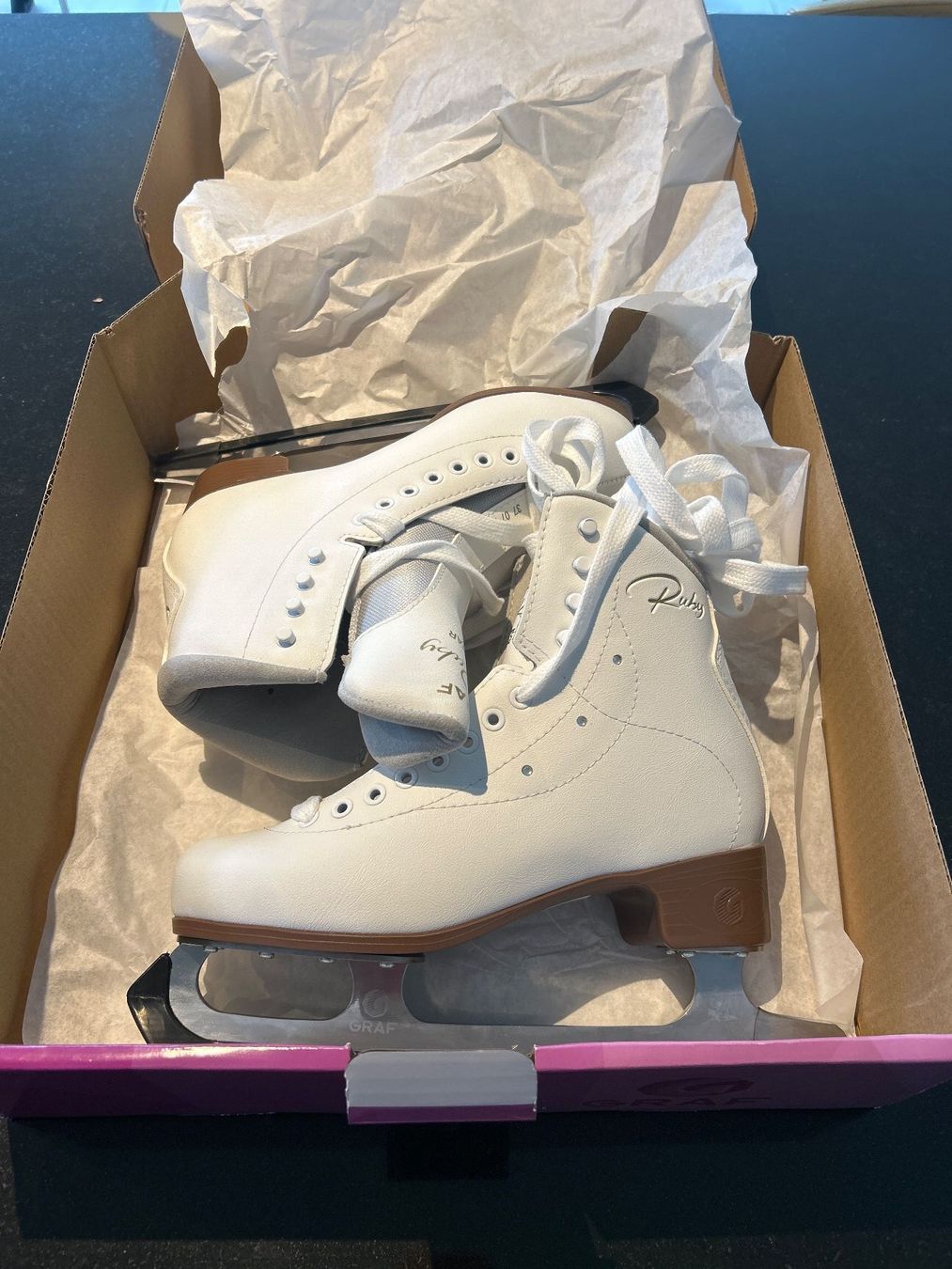 NEU Graf Eiskunstlauf RUBY Star mit Swarovski-Kristall Gr.37 (Neuf avec ...