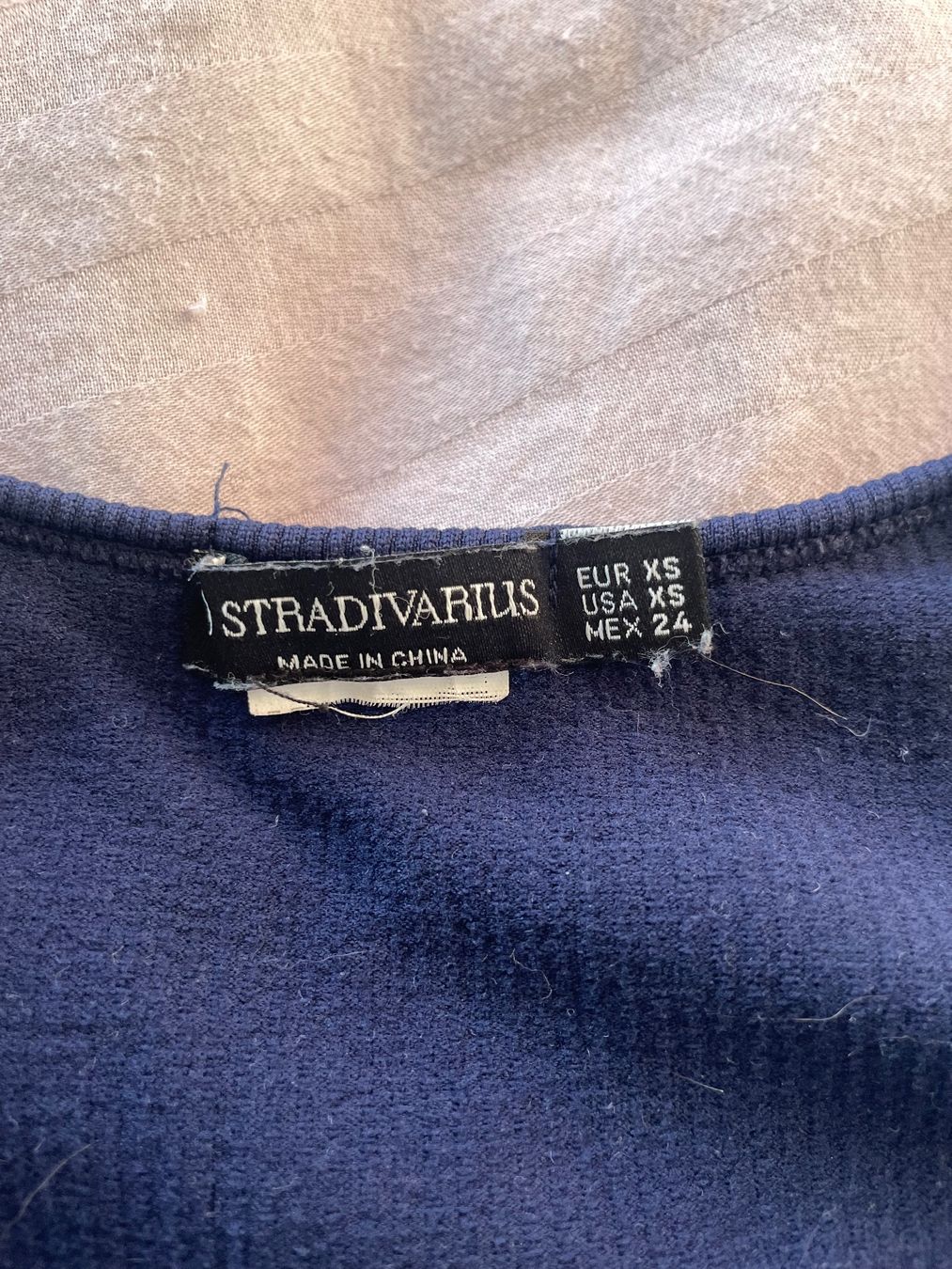 Stradivarius Top: Stradivarius dunkelblau geripptes Langarm – Usato da Zug venduto da ele_q7bd 2