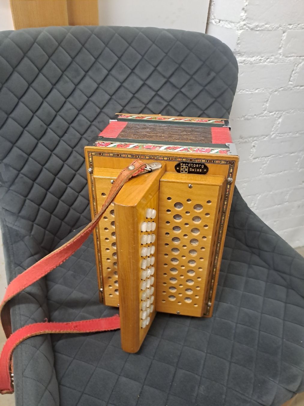 Strumenti musicali: schwyzerorgeli ton B Klein model  – Usato da Villeneuve venduto da BibiVintage 9