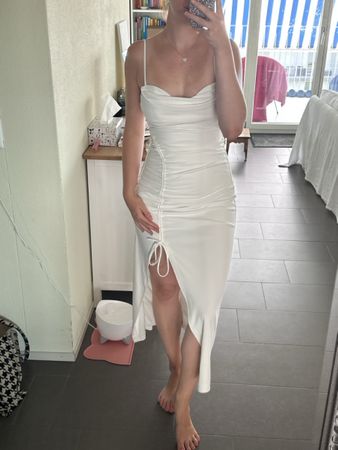 Kleid Zara weiss Grösse S gerafft mit Schlitz neu