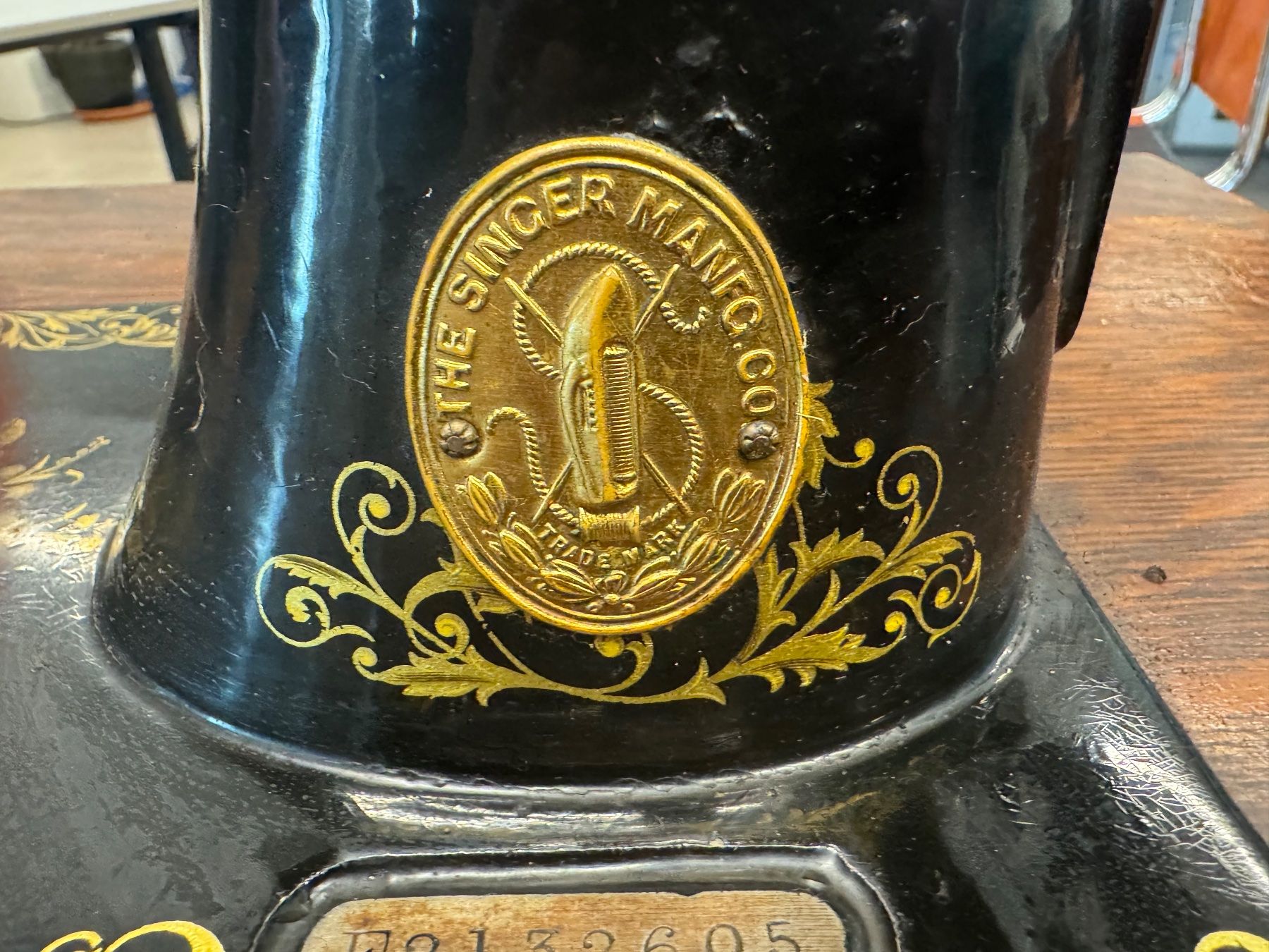 Singer Nähmaschinen: Antike Singer Nähmaschine S358 – Gebraucht aus Basel von B.W.B. 4