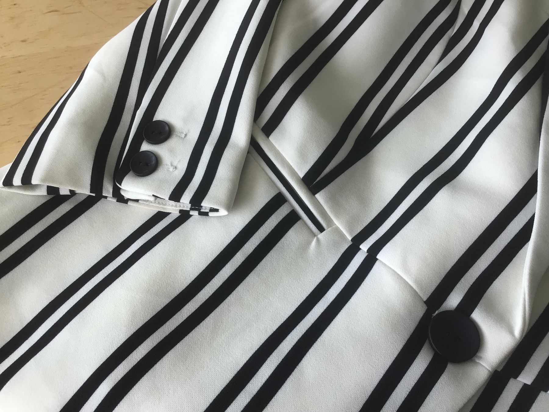 Giacche: Neue Blazer gr. M Creme/schwarz – Nuovo (secondo la descrizione) da Untersiggenthal venduto da Kopkop 1