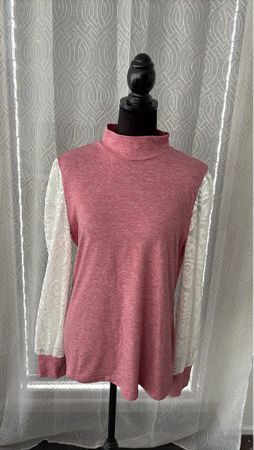 Hübsches Shirt mit Spitze