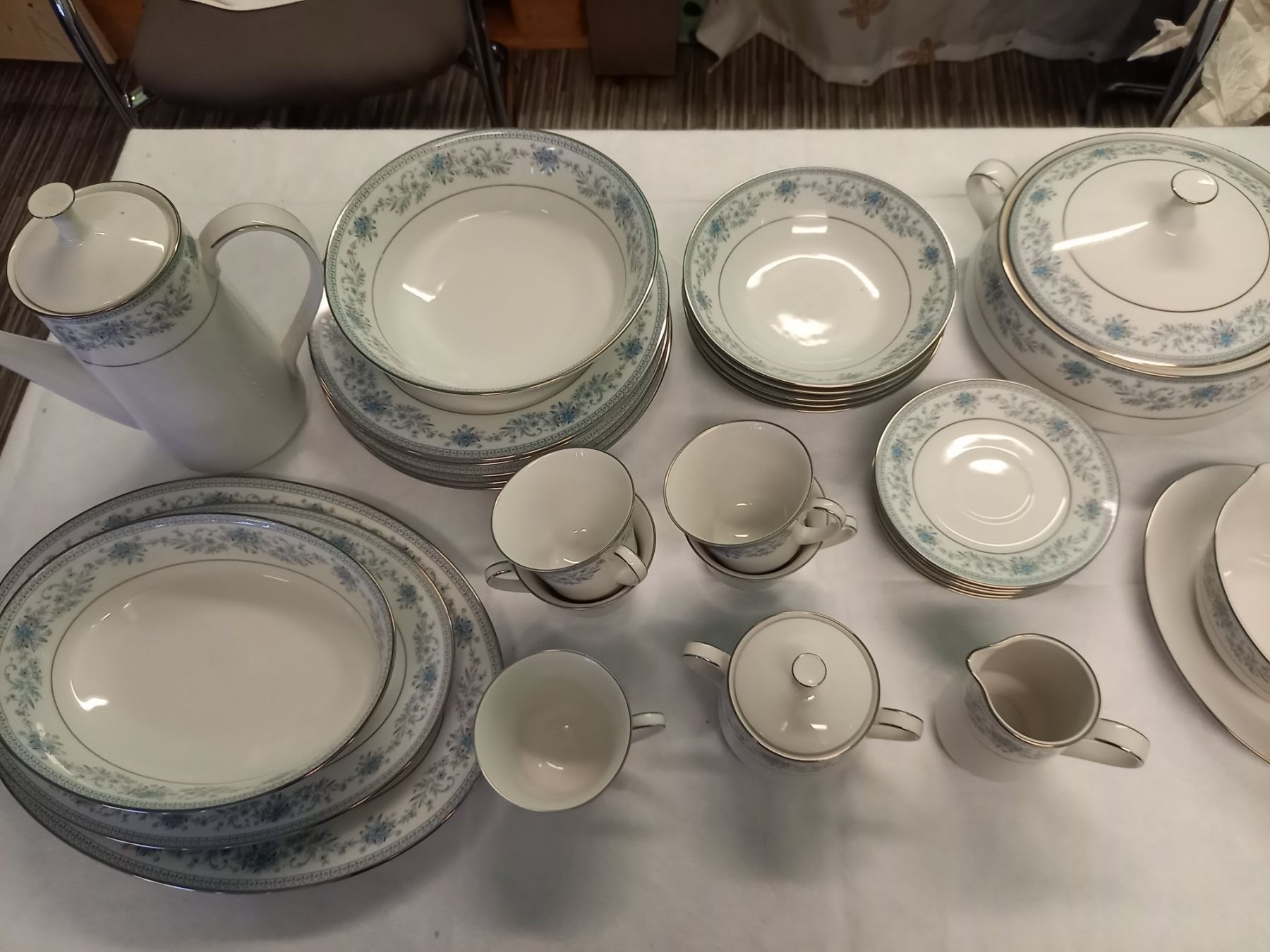 Set di piatti: PORZELAN SERVIS  BLUE HILL – Usato da Uster venduto da flocke1 1