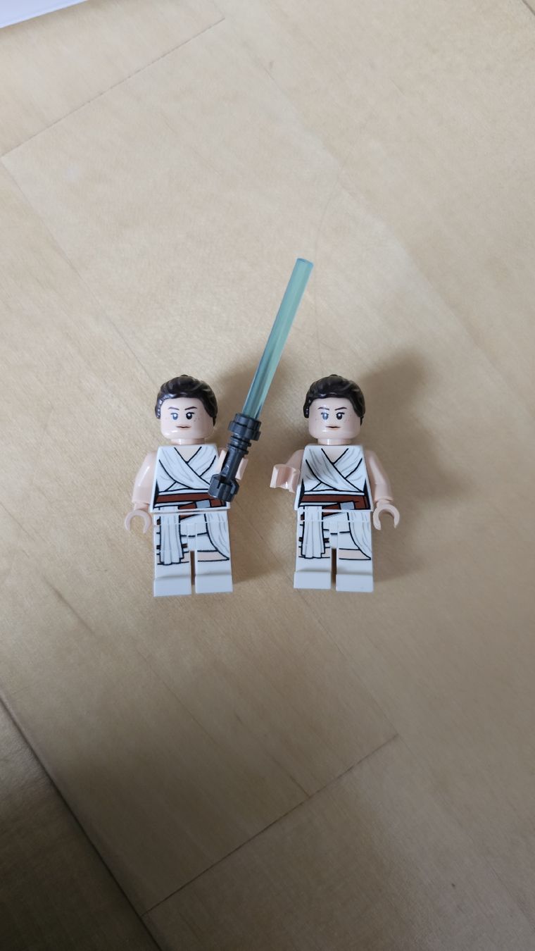 Lego Kit di costruzioni: Lego Star Wars Rey mit Robe – Usato da Hinwil venduto da Manife