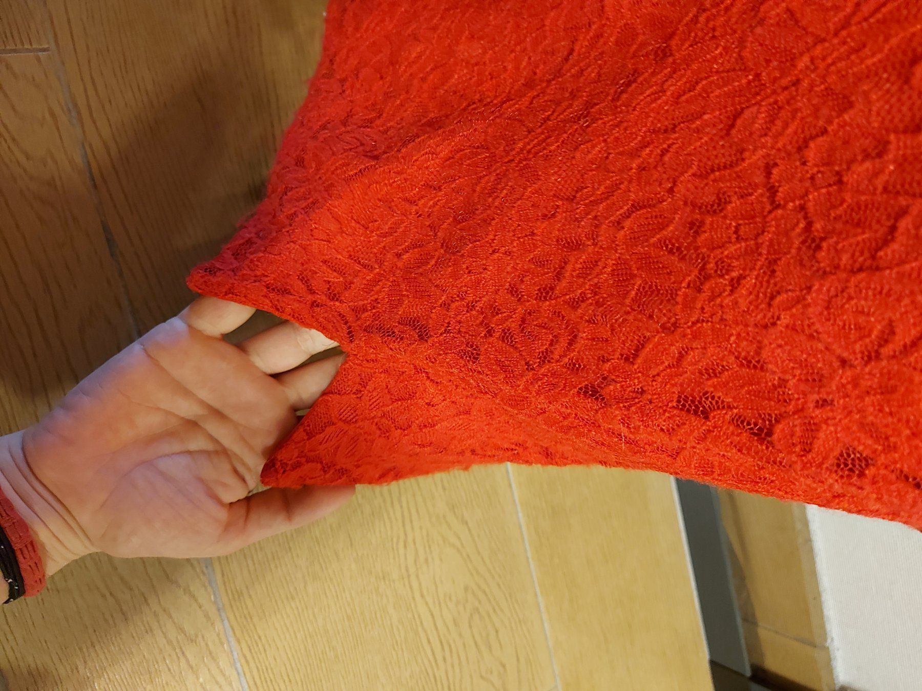 Vestiti: Vestito casual rosso corto elasticizzato e pizzo patch work – Usato da Coldrerio venduto da Addicted2Art 4