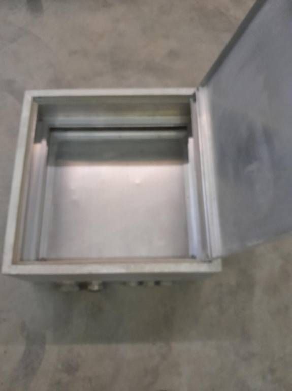 Armadi: Aluminiumschrank – Usato da Oberglatt ZH venduto da Werkhof_Oberglatt 1
