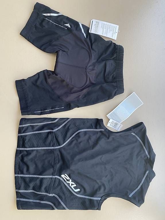 Pantaloni: Top e shorts 2XU per triathon e bici – Nuovo e nell'imballaggio originale da Tenero venduto da dbd_pl9t