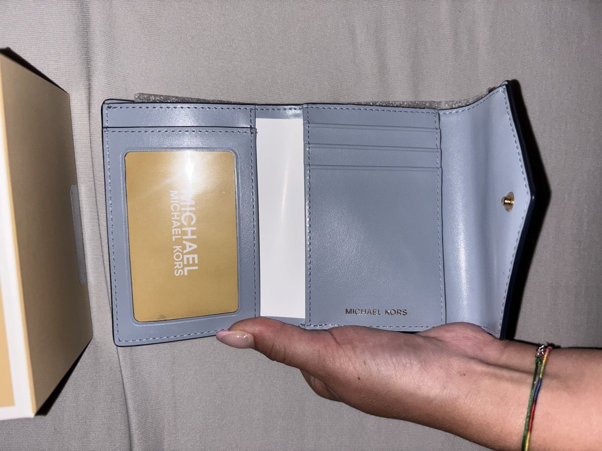Michael Kors Portemonnaie: Michael Kors portefeuilles bleu ciel – Neu und originalverpackt aus Chêne-Bougeries von sor_9rzp 3