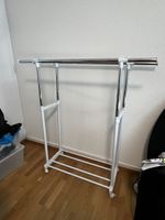 Kleiderständer mit Rollen weiss guter Zustand