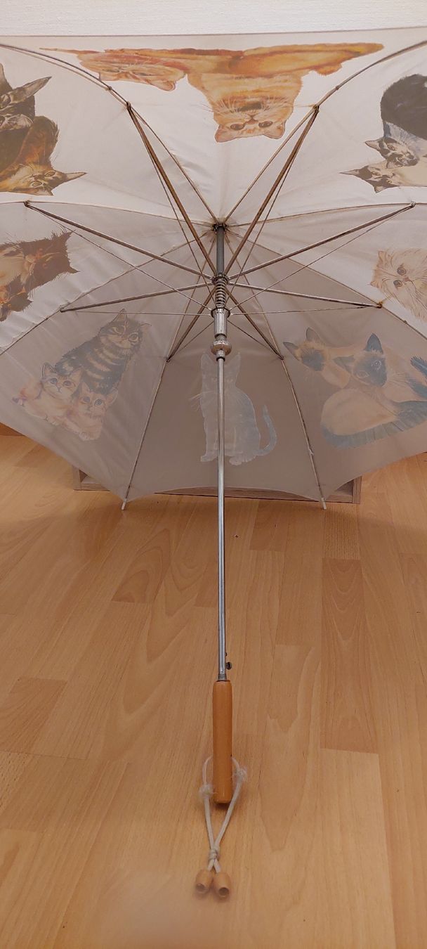 Ombrelli: Regenschirm mit Holzgriff und Katzenmotiven – Usato da Winterthur venduto da Catpaw 2