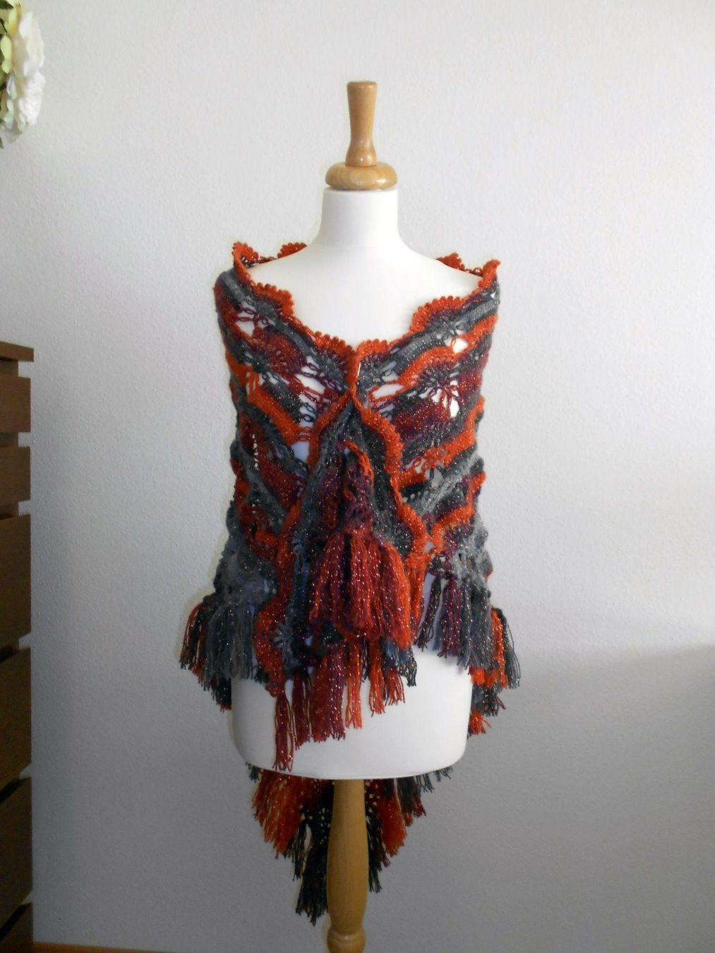 Foulards, Tücher & Schals: Neu! Schal gehäkelt, mit Effektgarn – Neu und originalverpackt aus Ostermundigen von LorisHome 1