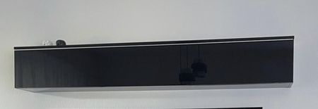 Schwarzes IKEA Wandboard mit Stauraum, schwarz Hochglanz