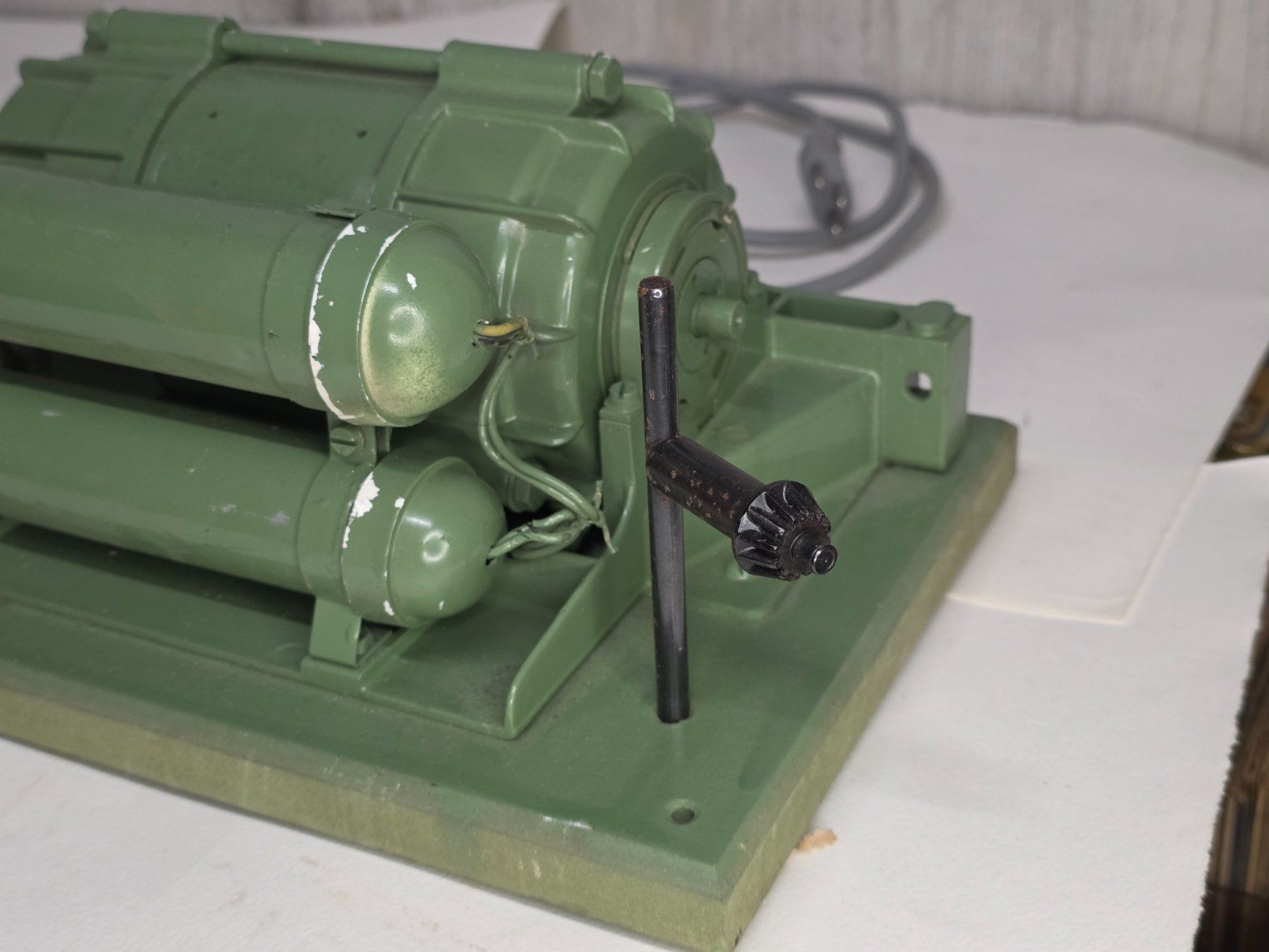 Bohrmaschinen: Elektrischer Motor mit Bohrfutter für Bastler oder Werkstatt – Gebraucht aus Dietikon von Flohmiwelt 3
