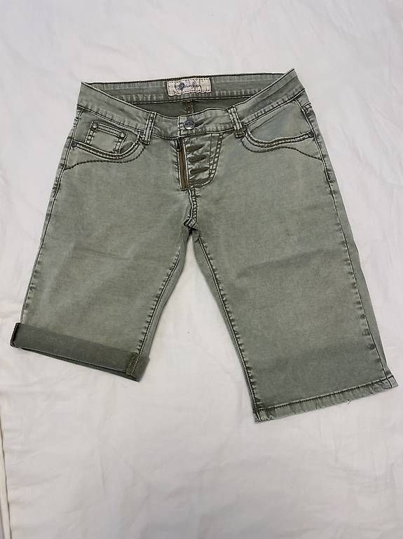 Pantaloni: Denim Bermudas in Khaki/Oliv – Usato da Glis venduto da SabrinaXA