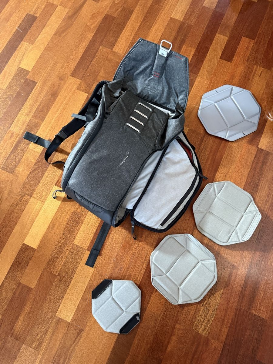 Peak Design Sacs à dos: Peak Design Rucksack mit defektem Reissverschluss – Défectueux à Effretikon par Phihaas