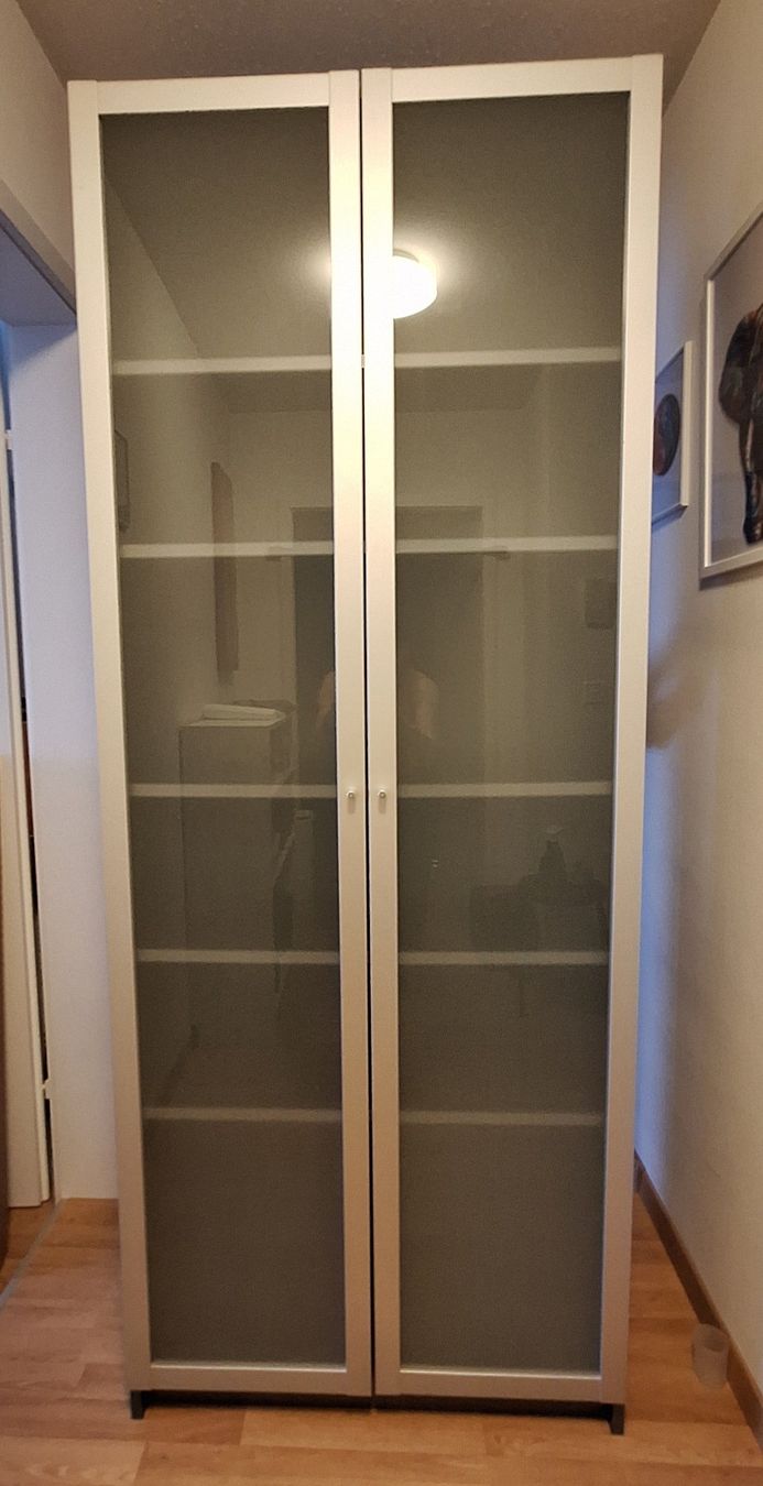 Armoires: Wohnzimmerschrank mit Glastüren – D'occasion à Dielsdorf par annaroma71