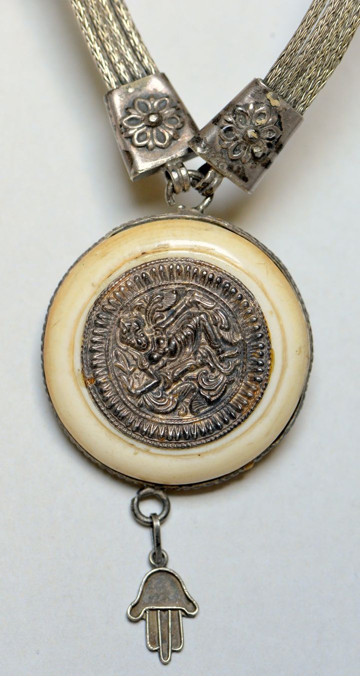 Ketten: Ancien collier avec médaillon – Gebraucht aus Neuchâtel von Neuchatel 6