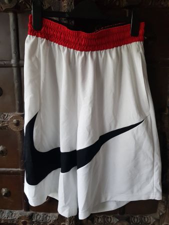 JUNGEN / HERREN SHORTS VON NIKE
