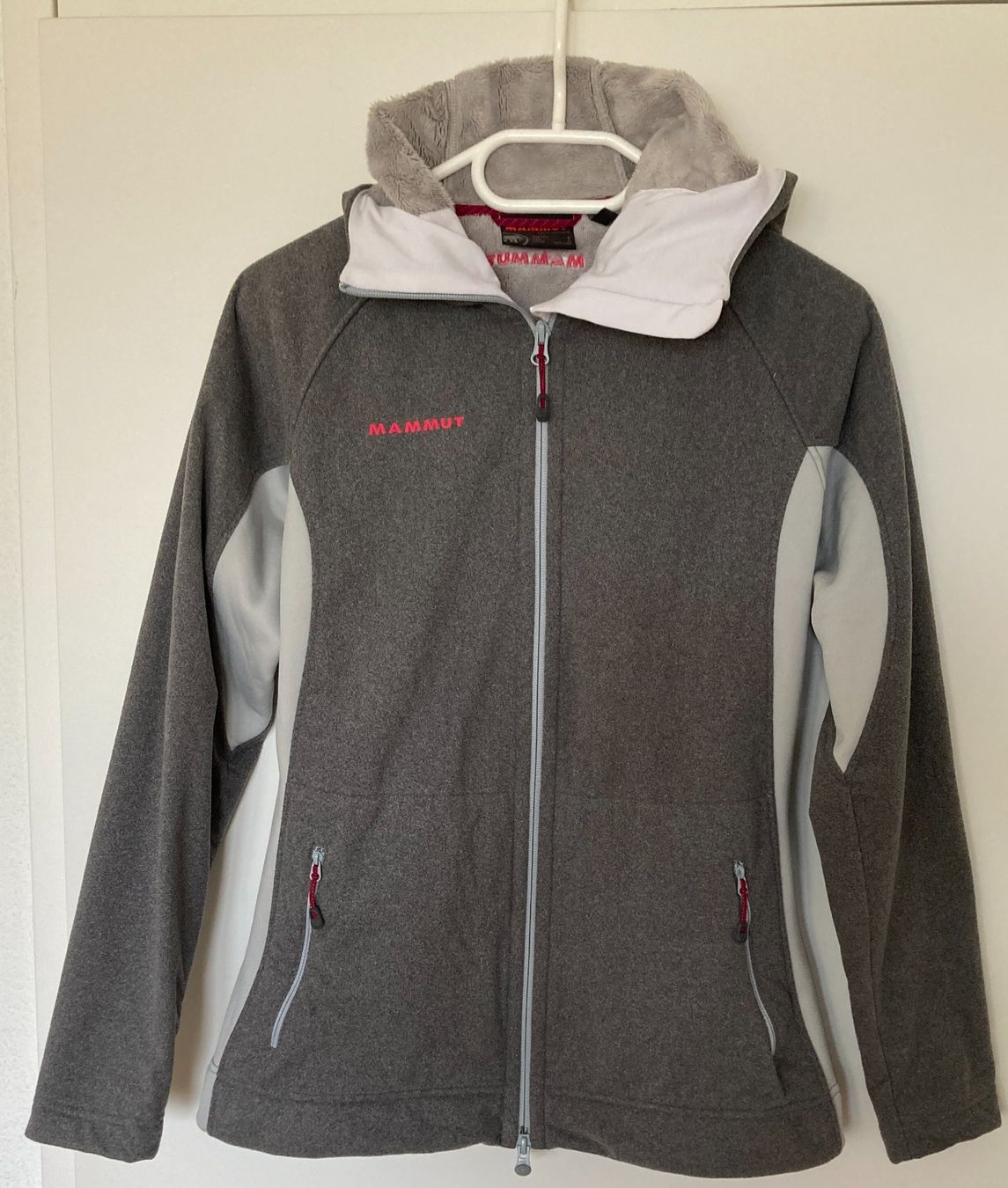 Mammut Jacken: Mammut Kapuzen Fleecejacke – Gebraucht aus Pfäffikon SZ von Opus