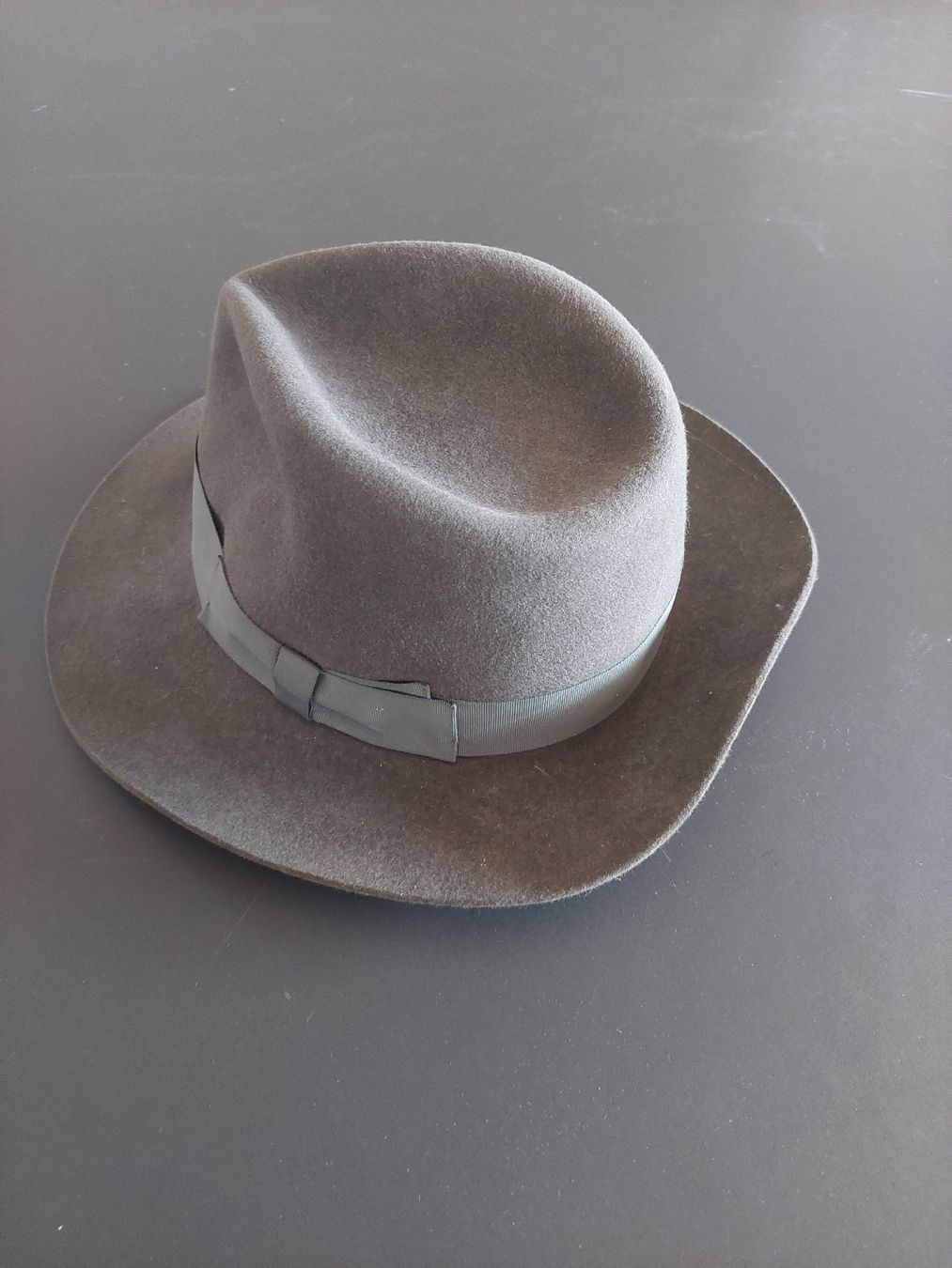 Copricapi, berretti & cappellini: Brooks Brothers Stylish Grey Felt Fedora Hat – Usato da Grandvaux venduto da Larocheturpin 1