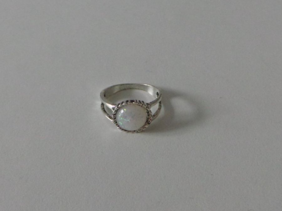 Ringe: Ring silberfarbig, runder Zierstein U56 – Neu (gemäss Beschreibung) aus Flamatt von Tattoo18