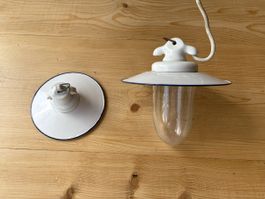 Emaille Hängelampen mit Porzellanfassung Vintage Industrial