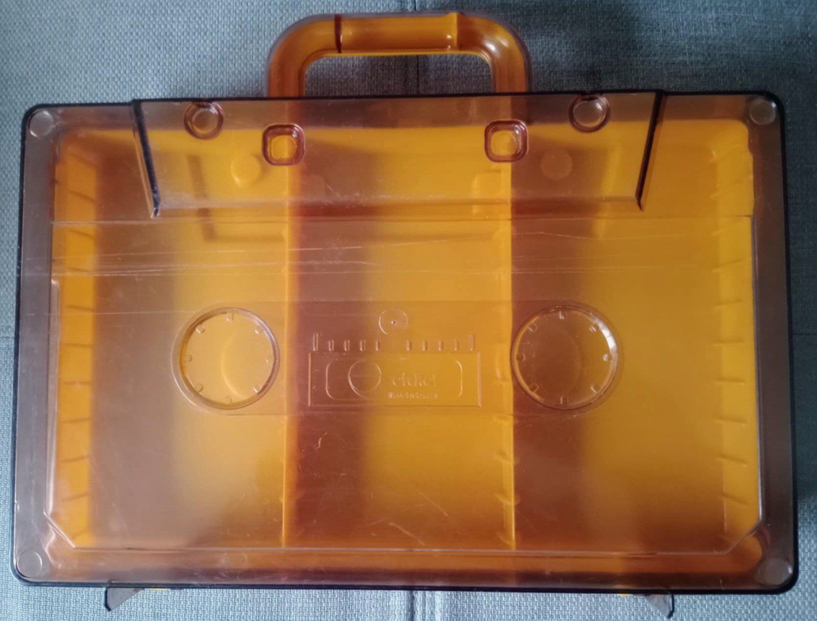 Musicassette: Boîte Rangement en forme CASSETTE AUDIO / vintage – Usato da Le Locle venduto da borgespatricia