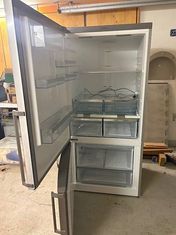 Bosch Kühlschrank: Bosch Kühl-Gefrierkombination, Edelstahl – Gebraucht aus Hinteregg von Caecue