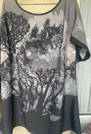 Schicke Oversize Bluse mit Baumdruck — Gr. 50 — Leicht & luf