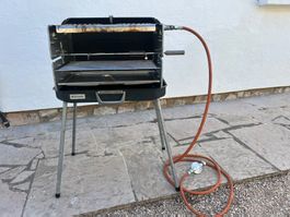 Barbecue à gaz Dometic avec tournebroche utilisé
