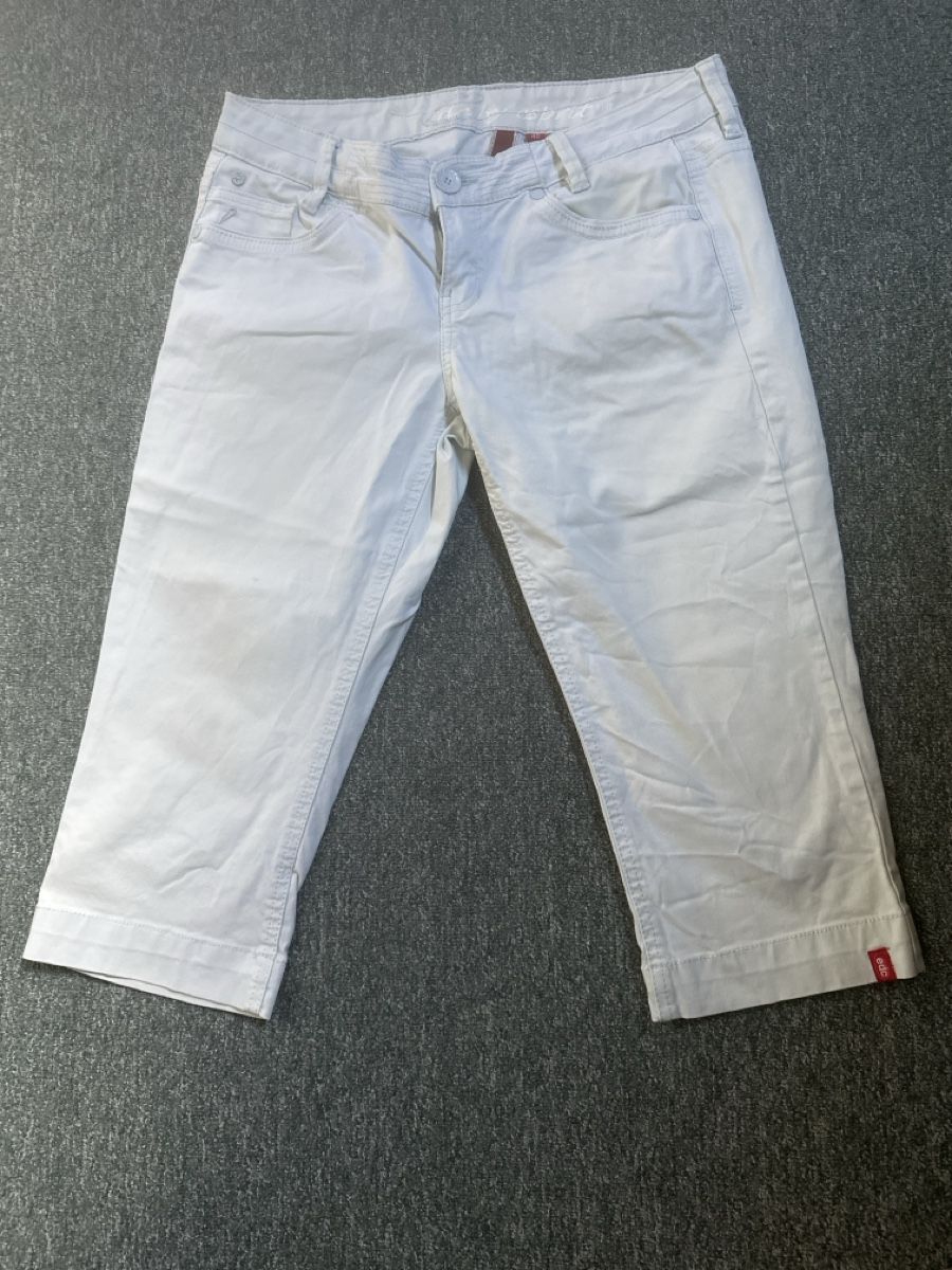 Esprit Pantaloni: Capri-Hose Gr. 40 hellblau  – Usato da Baltschieder venduto da YmroBe