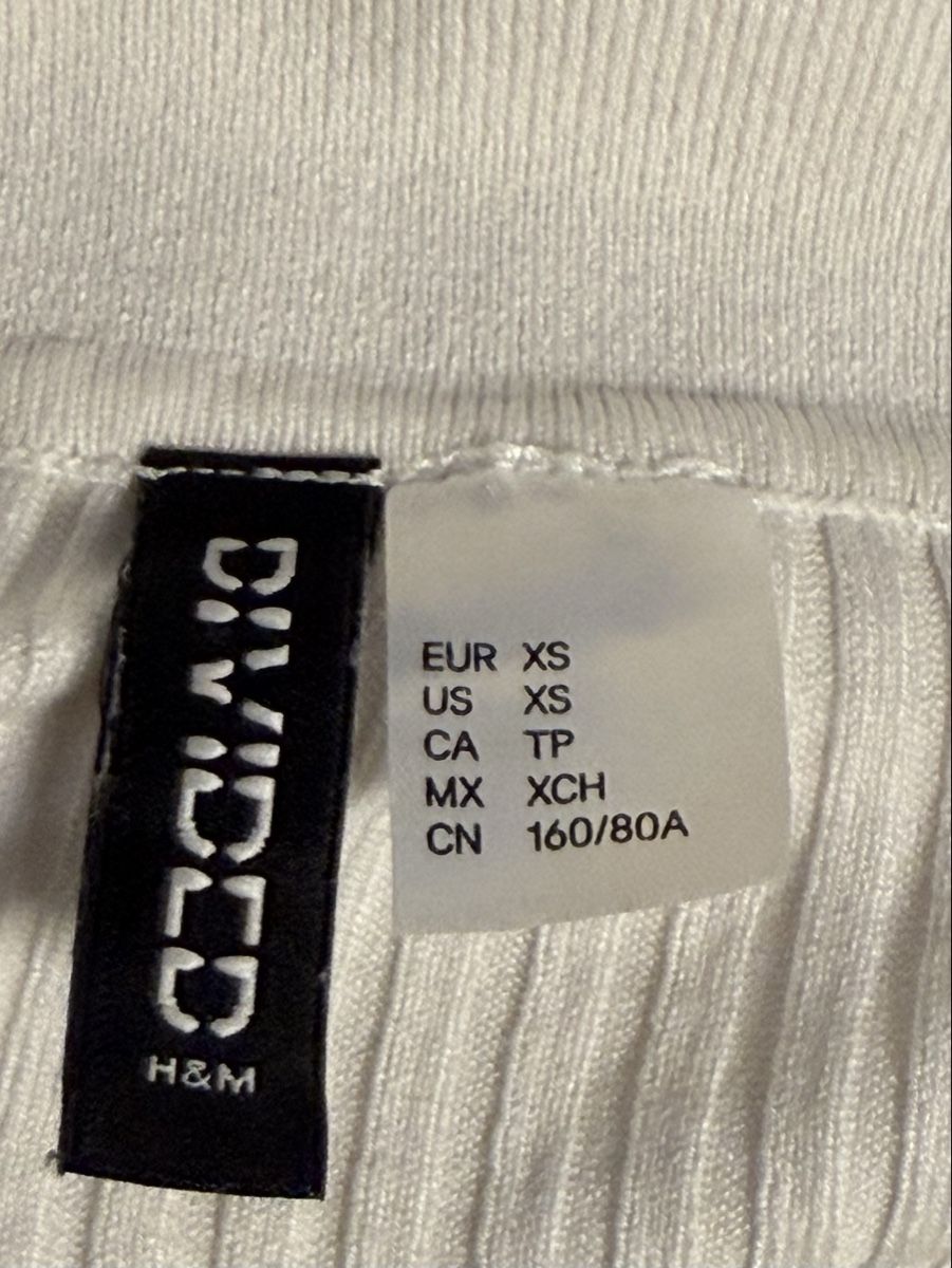 H&M Top: H&M Divided Top Blanc XS – Nuovo (secondo la descrizione) da Châtelaine venduto da nan_j75j 1
