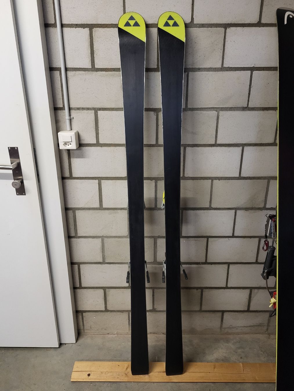 Fischer Sci: FISCHER Rennski 160cm eingewachsen – Usato da Hergiswil NW venduto da Regpi 1