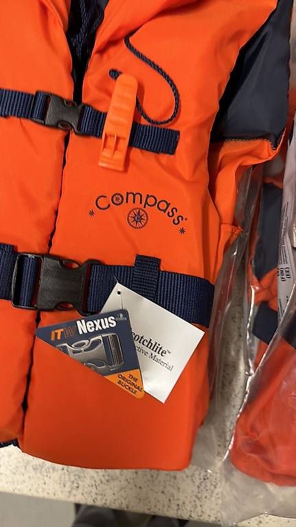 Giubbotti di salvataggio: Rettungsweste von Compass für Kinder – Usato da Weiningen TG venduto da BC-Aler-65 2