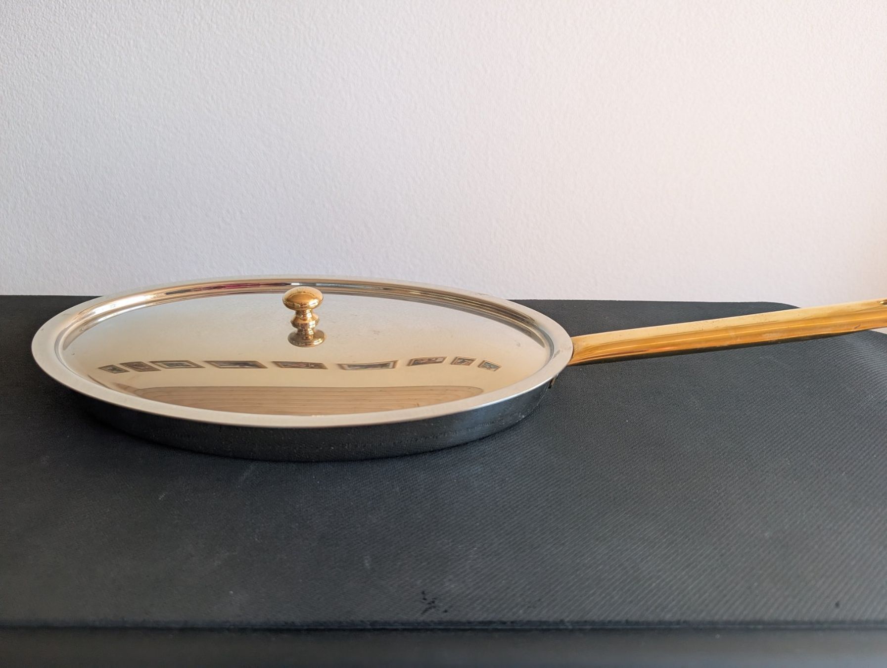 Poêles: Flambierpfanne oval mit Deckel Top – D'occasion à Pfyn par Magra02