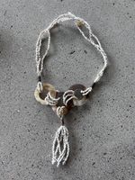 Kette aus Perlmutt und Perlen